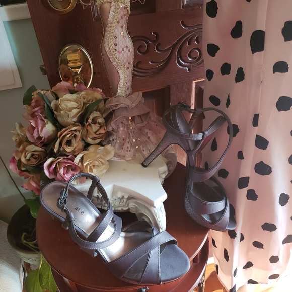 LOFT DRESS - Picture 11 of 11